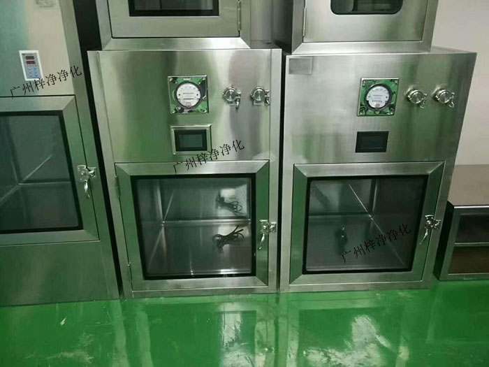 層流傳遞窗適用于需要隔離不同潔凈度級別的房間，如潔凈室與普通房間之間的連接、不同潔凈度級別潔凈室之間的連接等。