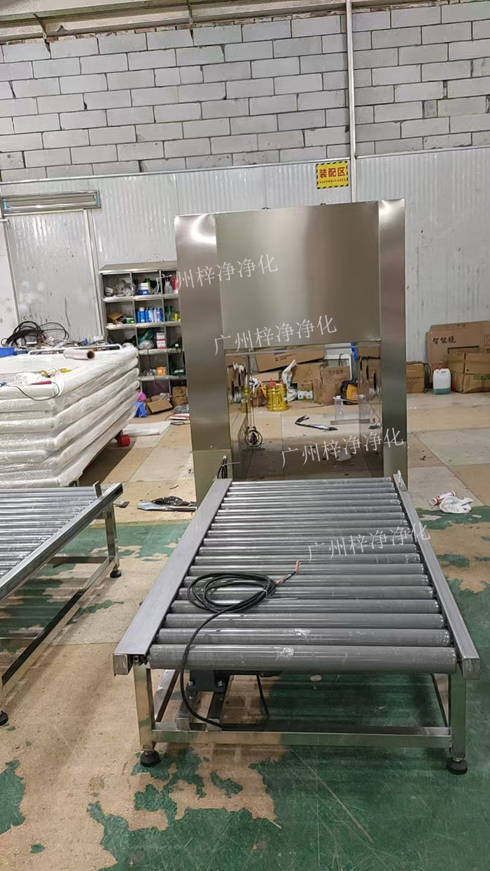 自動(dòng)門層流傳遞窗可配合輸送線兩端設(shè)有自動(dòng)門，實(shí)現(xiàn)物品的自動(dòng)進(jìn)出，減少人工操作。