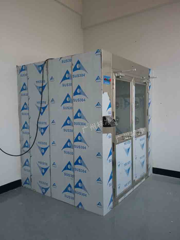 風(fēng)淋室的尺寸直接決定了其實際使用空間