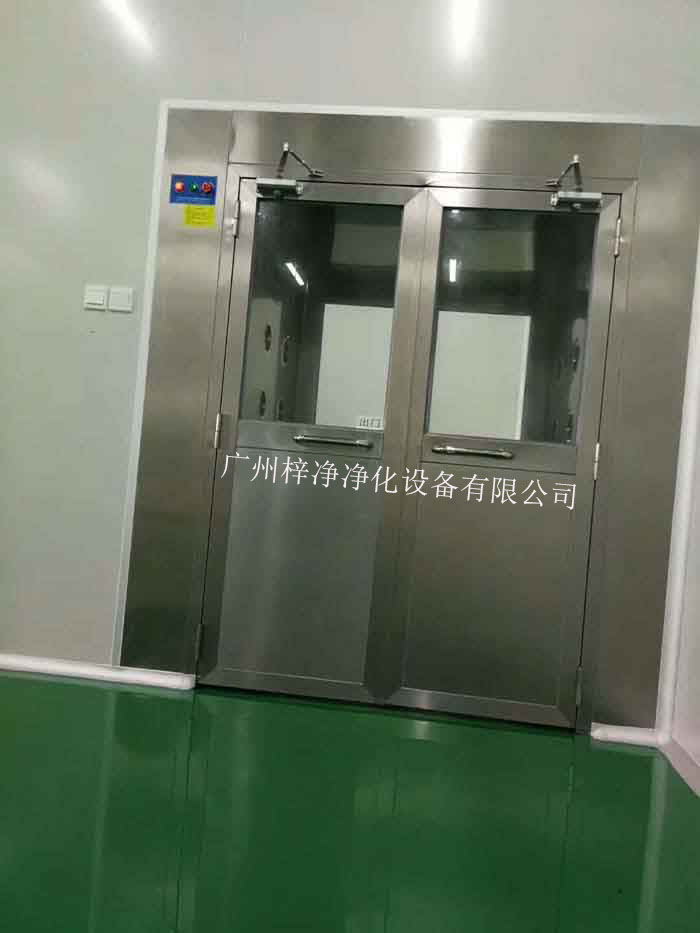 將風(fēng)淋室設(shè)置在主要入口，可以節(jié)約潔凈車間的空間，使布局更加合理。